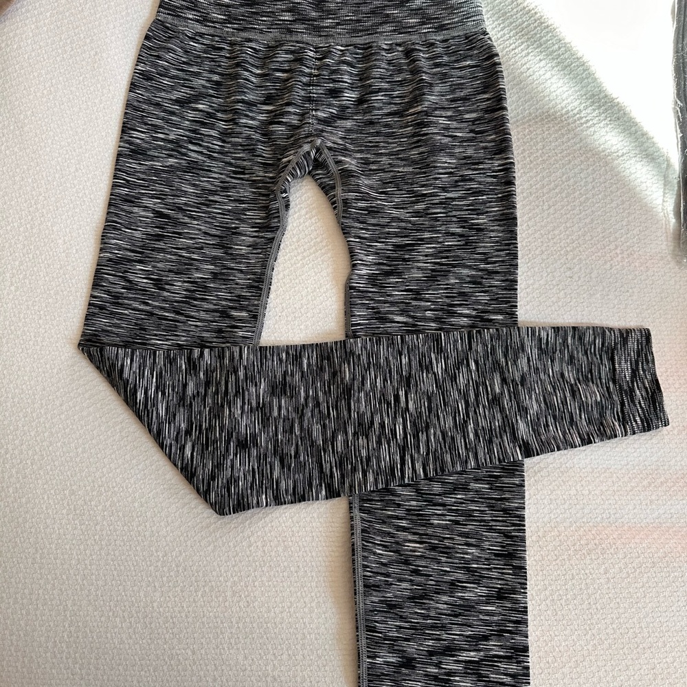 Caramel cantina yoga pants size medium